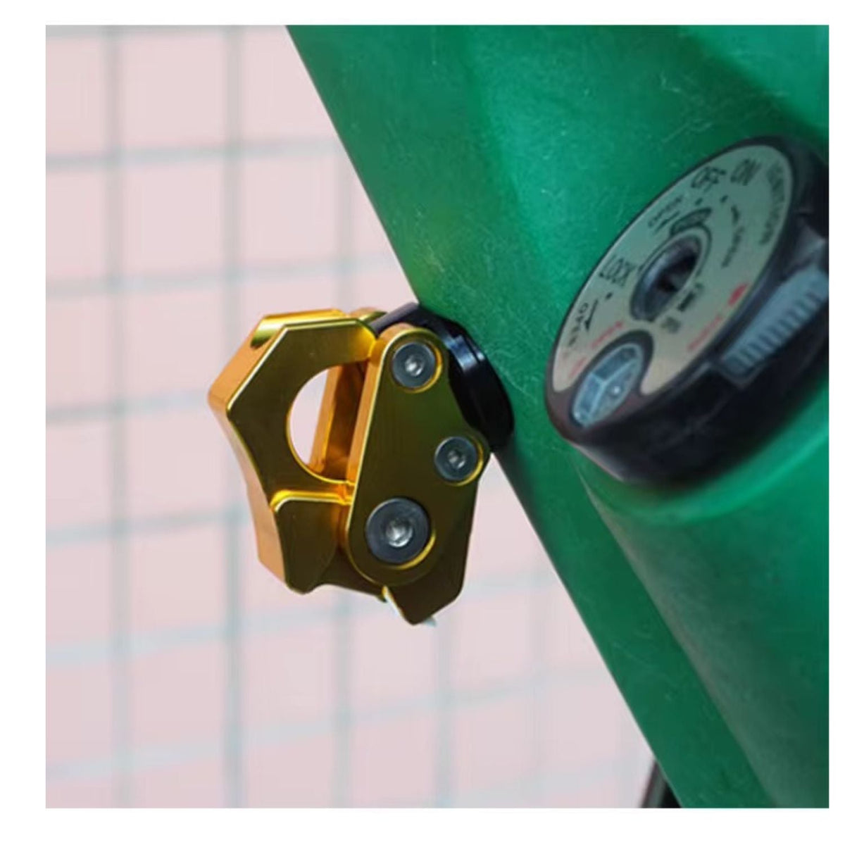 Gancho porta casco de aluminio CNC para moto, scooter y bicicleta - foto 8
