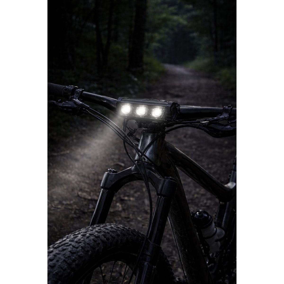 Lámpara LED para bicicleta con 3 LEDs, 5 modos y carga USB-C impermeable - foto 3