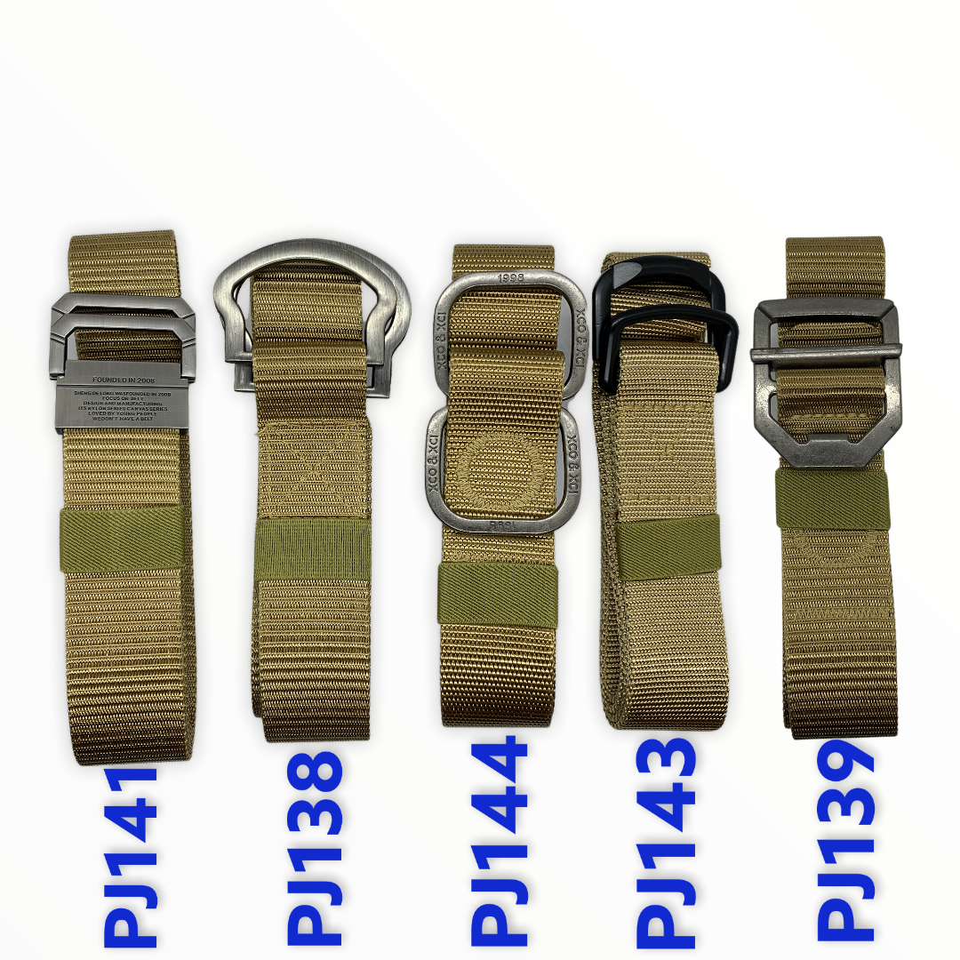 Cinturones con diferentes hebillas en cinco modelos