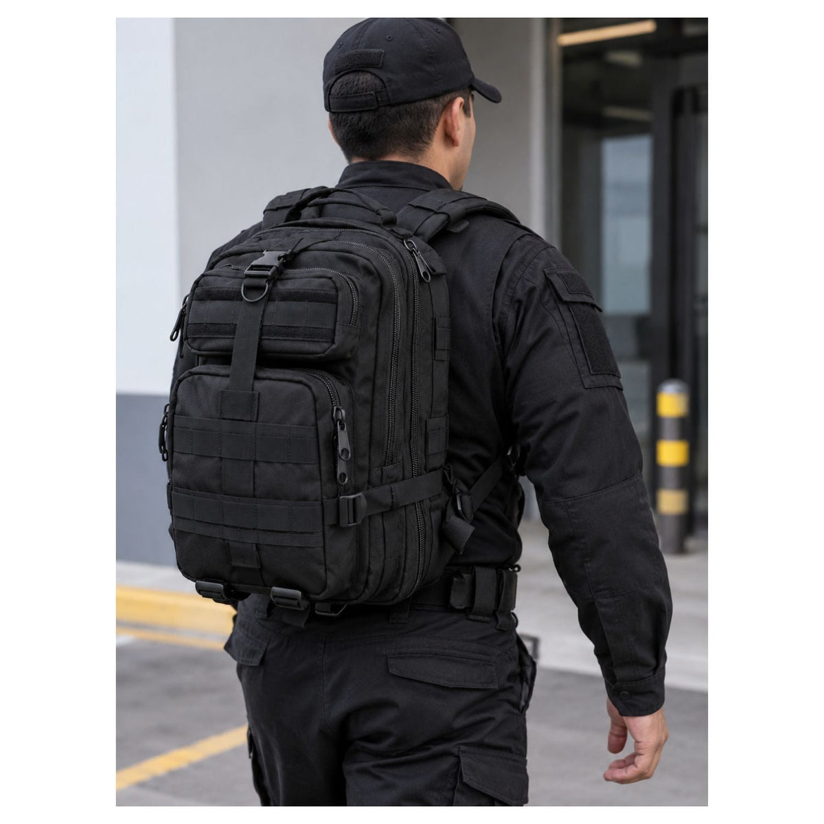Mochila táctica de 17 L con MOLLE, respaldo acolchado y forro resistente al agua - foto 7