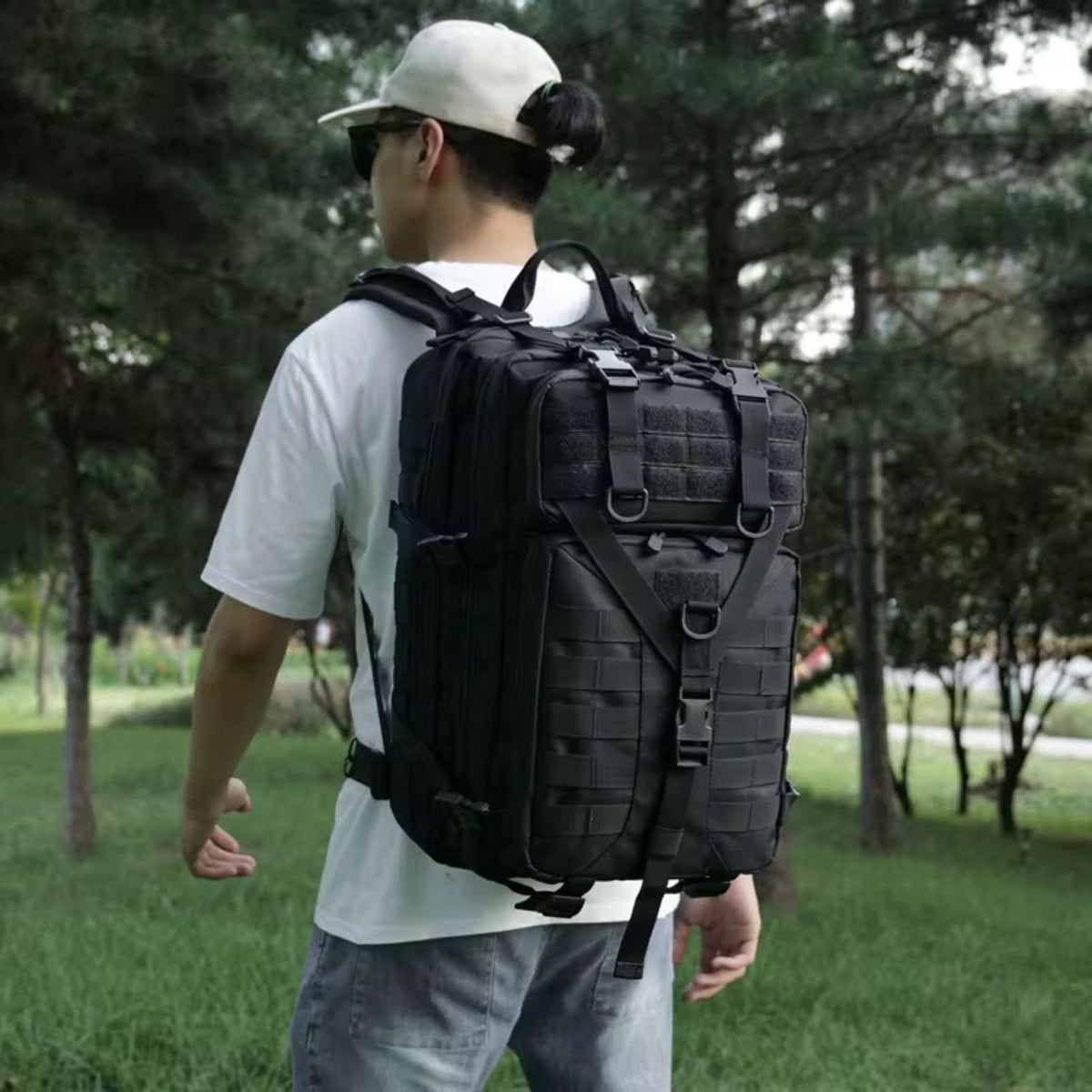 Mochila táctica de 49 litros con MOLLE y respaldo acolchado - foto 11