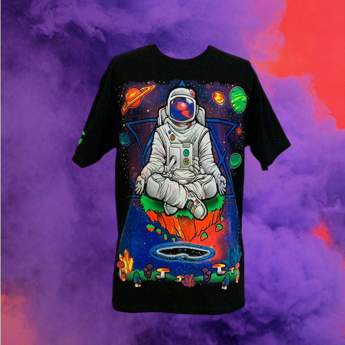 Playera efecto neón para luz negra, estampado liso, con pulsera