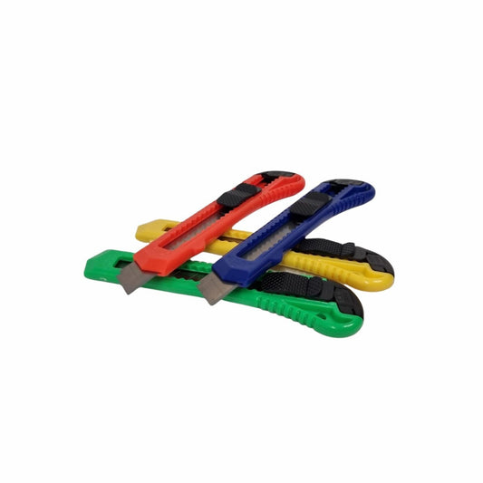 Cutter de plástico práctico en colores surtidos