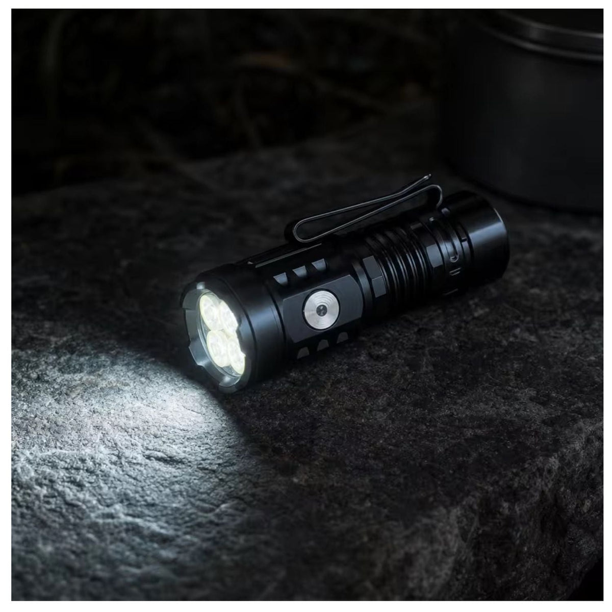 Linterna LED recargable con imán trasero, clip y 3 modos (DT632) - foto 4
