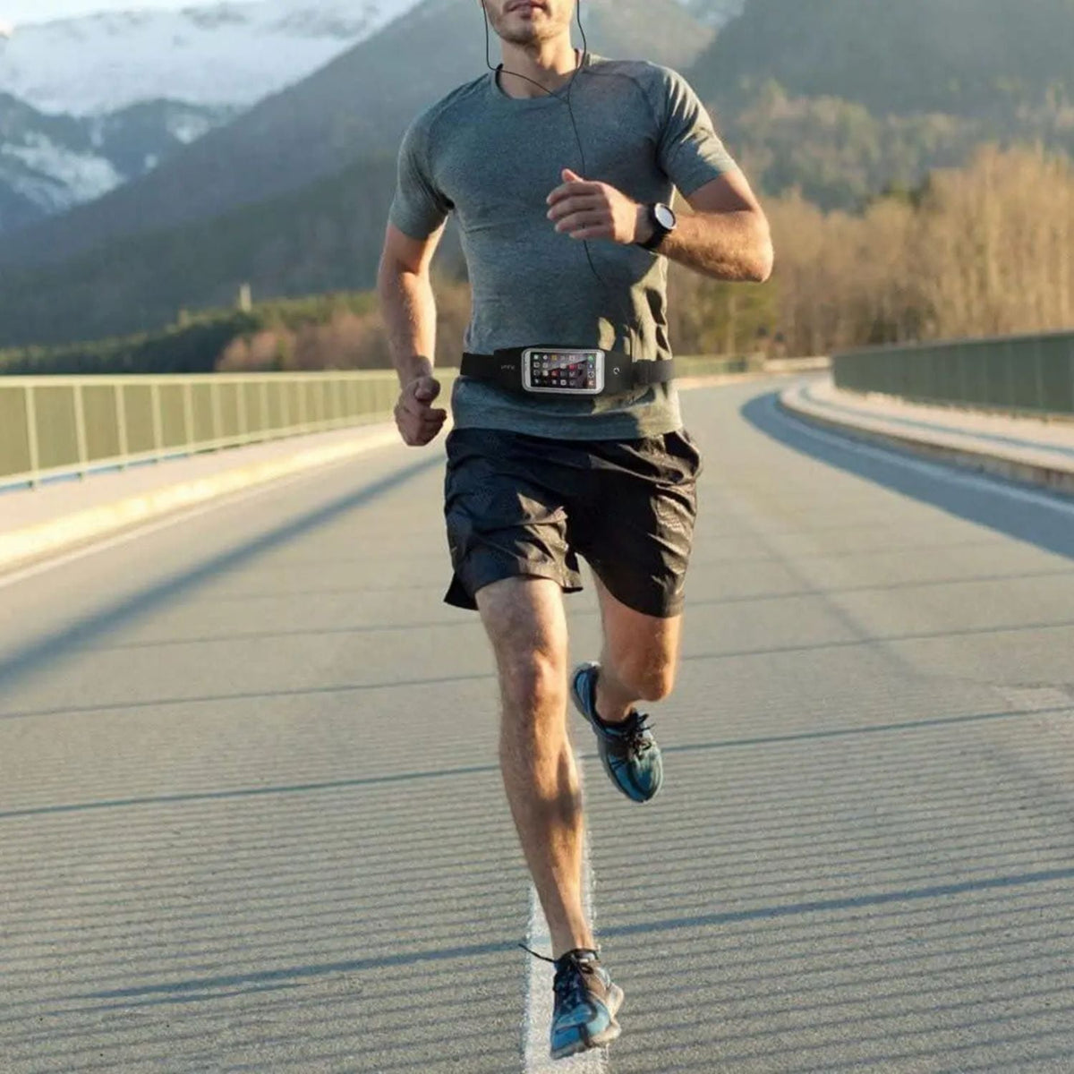 Cangurera deportiva impermeable para celular y llaves - foto 5