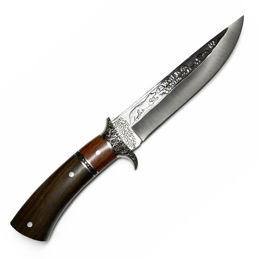 Cuchillo Bowie grabado de hoja fija con guarda metálica y funda