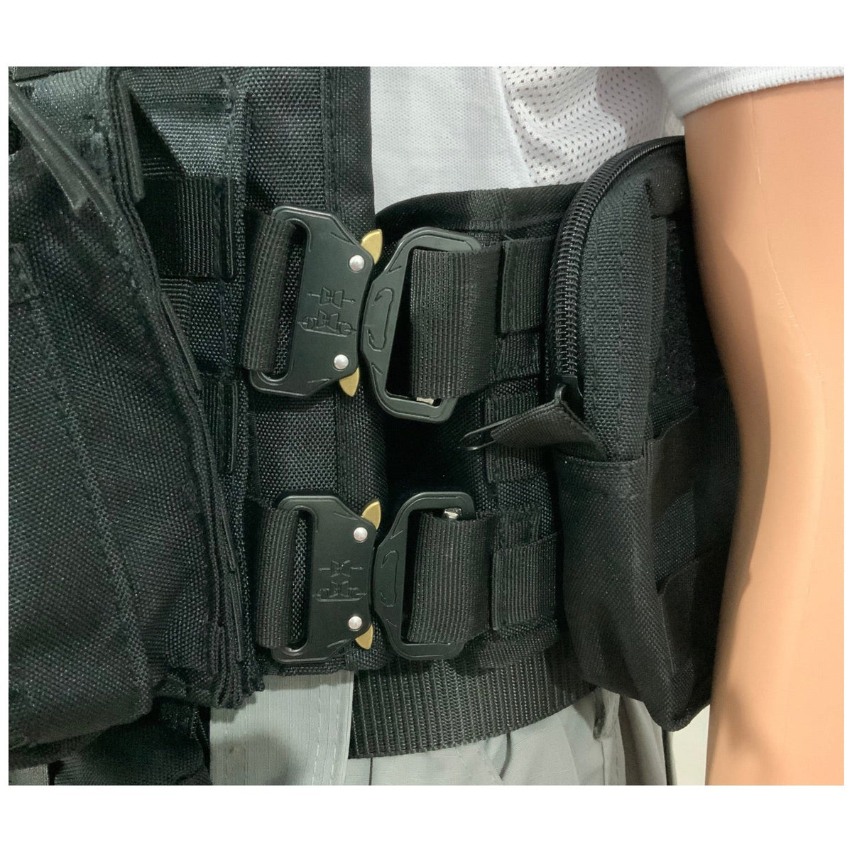 Chaleco chest rig MOLLE con hebillas cobra y bolsa trasera - foto 2