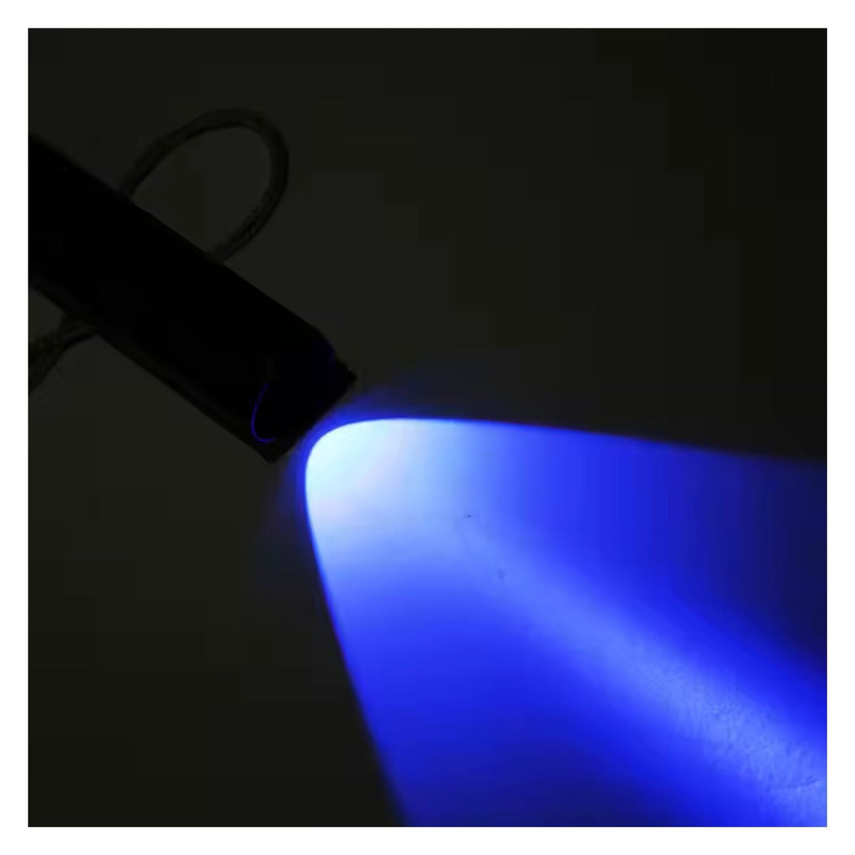 Mini lámpara de luz UV con filtro negro, recargable USB-C y correa - foto 6