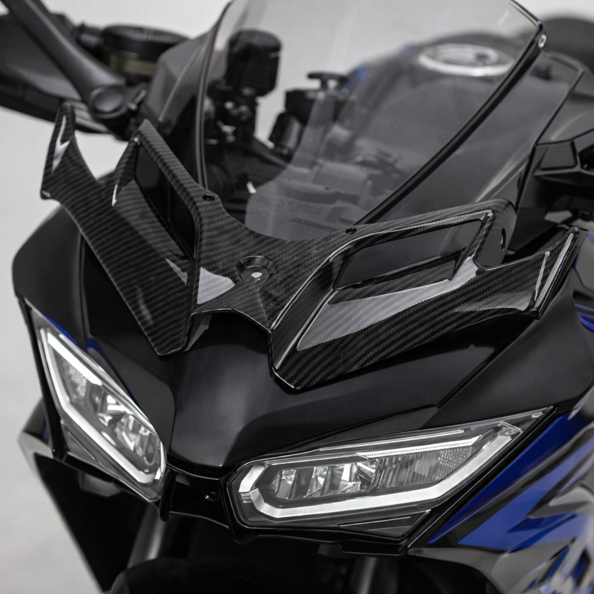 Alerón frontal racing para moto con acabado estilo fibra de carbono - foto 5