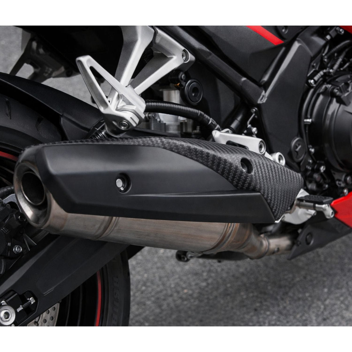 Protector de escape para moto estilo fibra de carbono, en dos acabados - foto 6