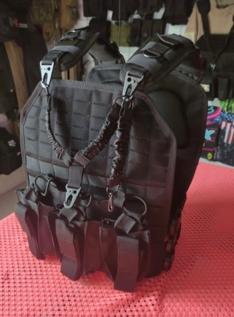 Chaleco táctico con portafusil y porta cargadores, sistema molle SN102