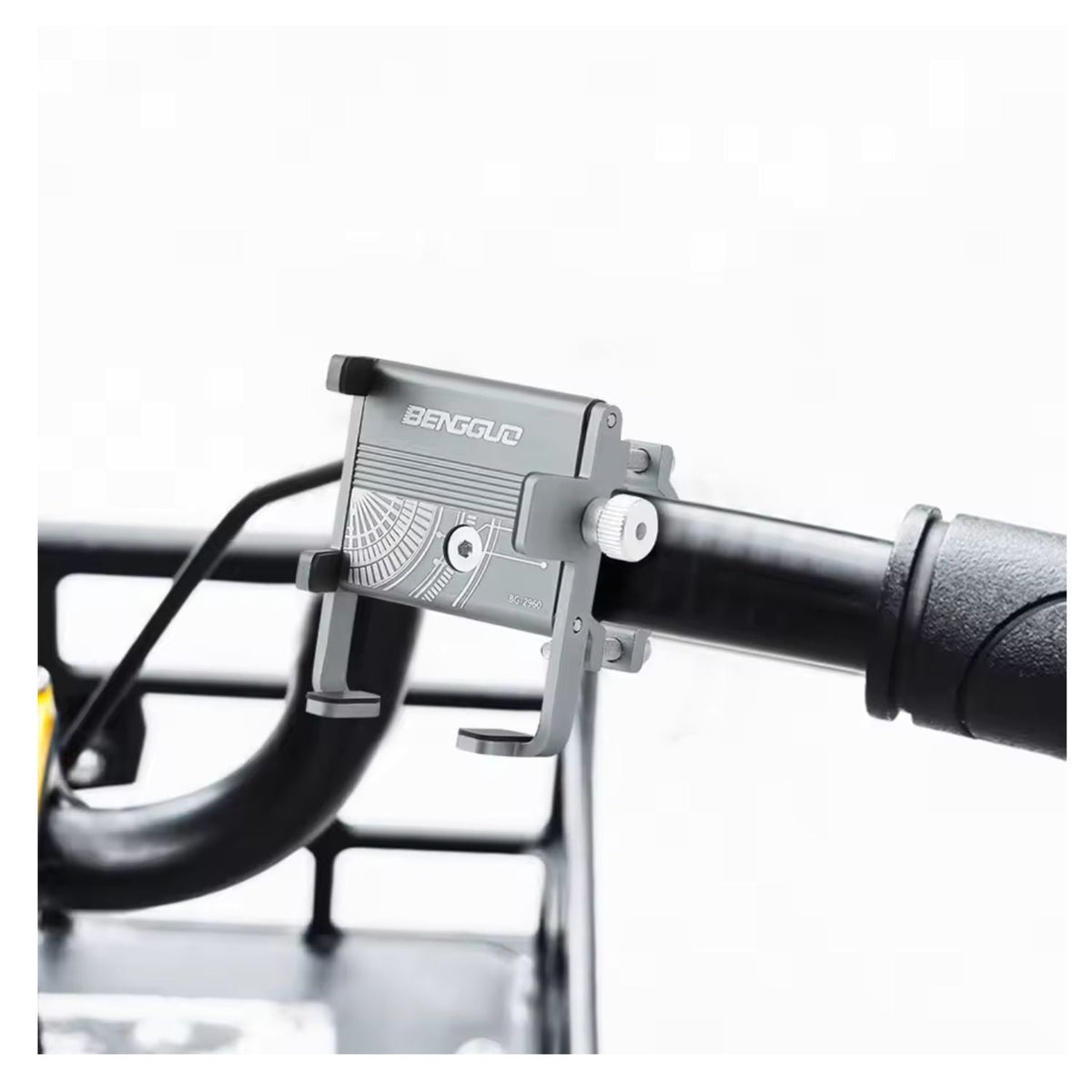 Soporte de celular de aluminio para manubrio, ajustable de 50 a 95 mm - foto 3