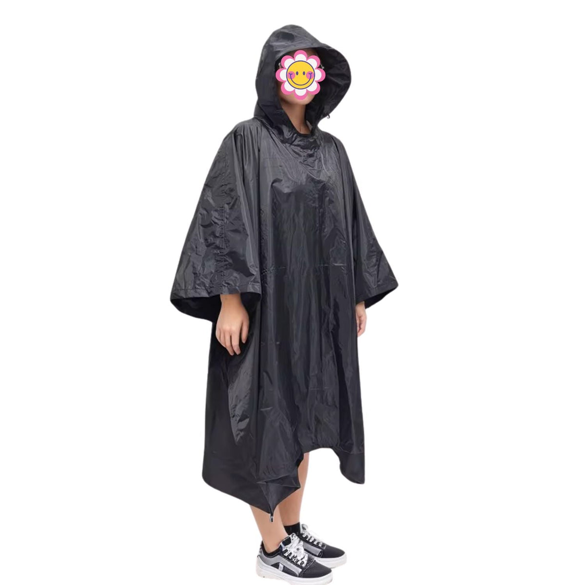 Poncho impermeable negro con capucha, botones de presión y reflejantes