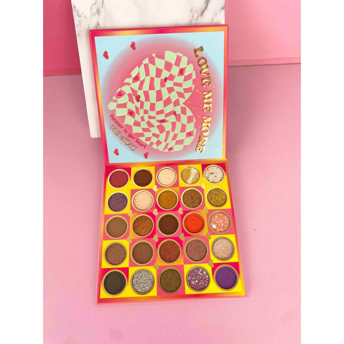 Paleta de sombras LOVE con 59 colores - foto 3