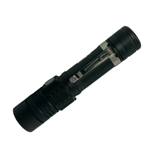 Linterna pequeña con clip, zoom y 3 modos DT247