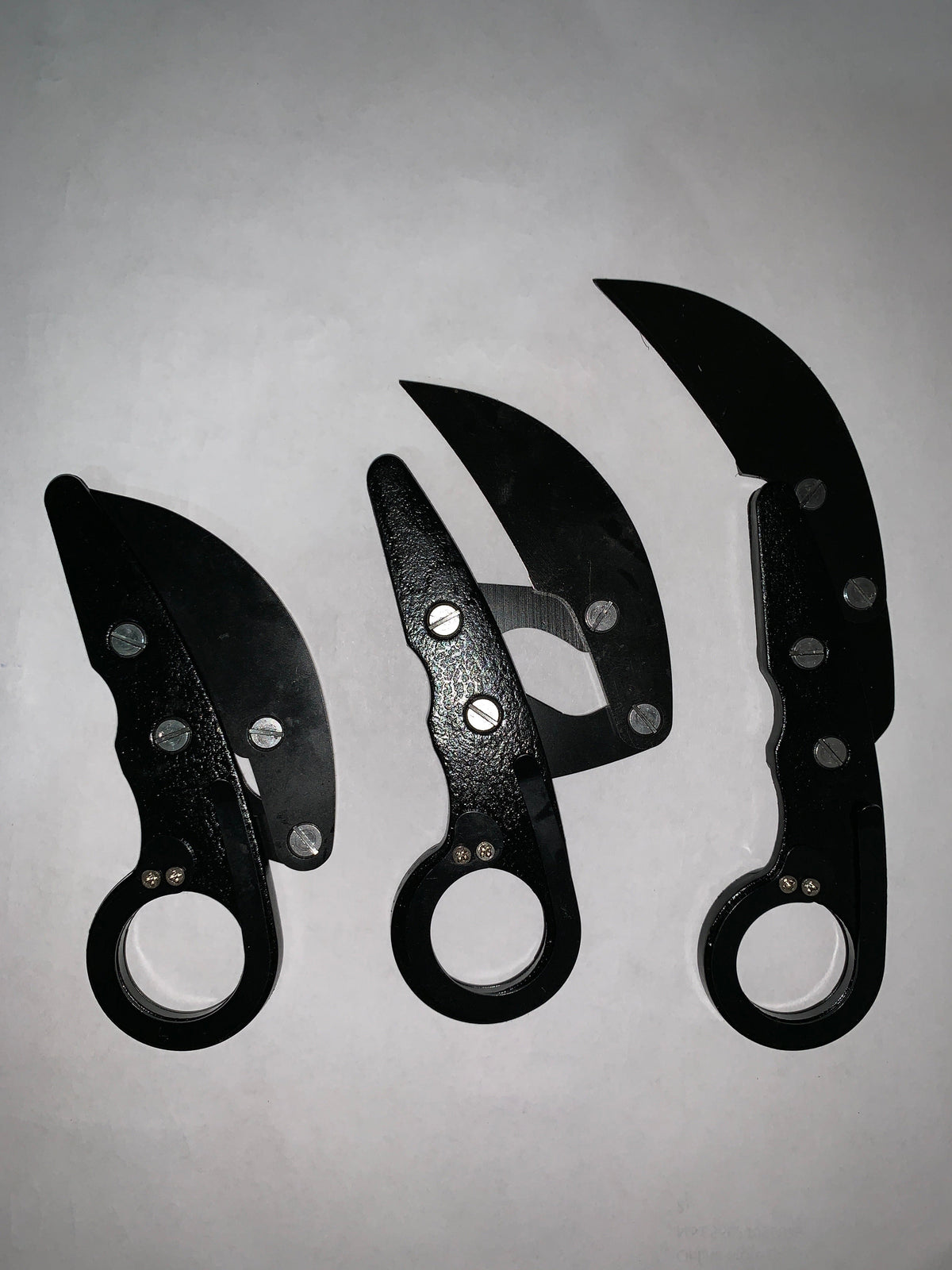 Cuchillo retráctil tipo karambit H105 para colección y campismo - foto 2