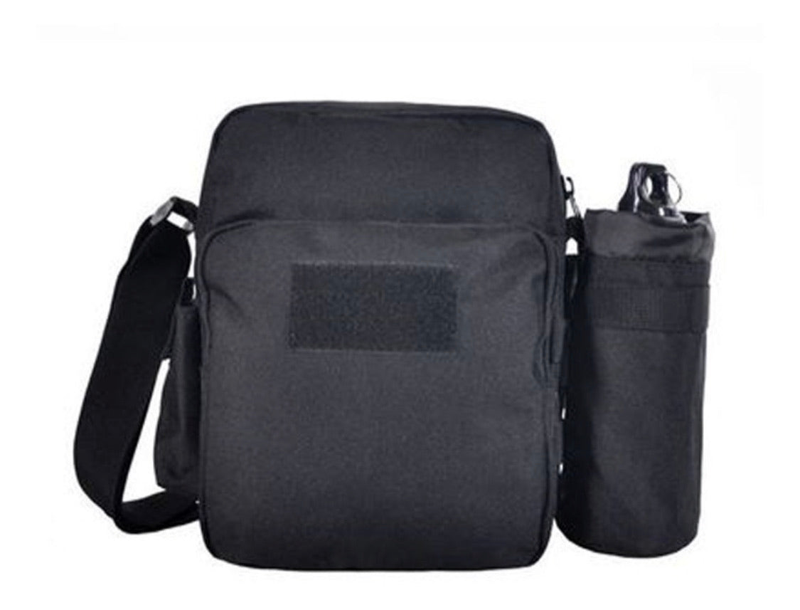 Mochila táctica inclinada con porta botella exterior de hasta 1 litro