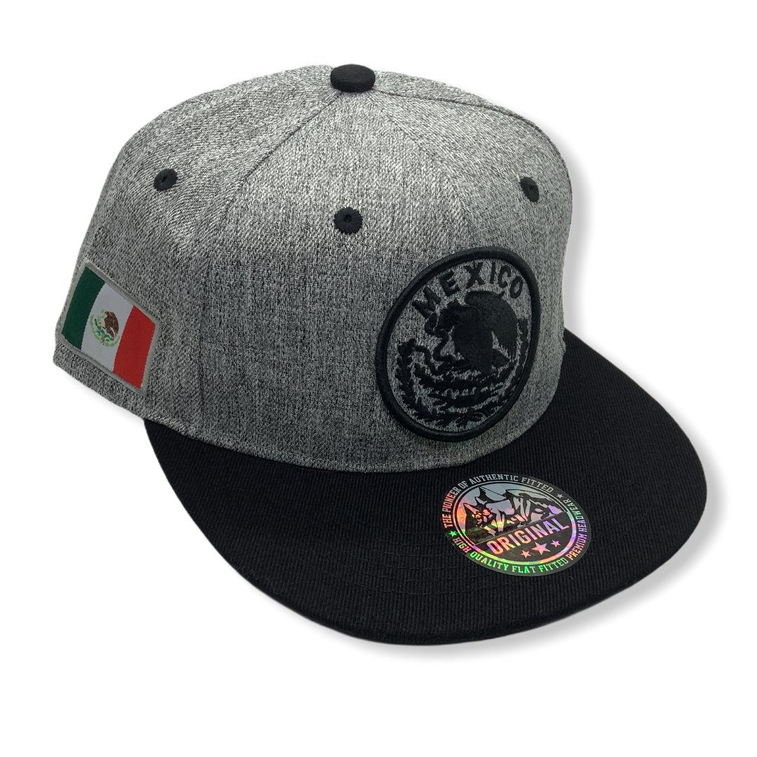 Gorra bordada con escudo nacional, ajuste de velcro, en 3 combinaciones